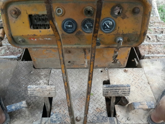 ขายรถแทรคเตอร์ KOMATSU D50A-15 ห้องเลี้ยวแห้ง พร้อมเขาล้มไม้ ราคา 480000