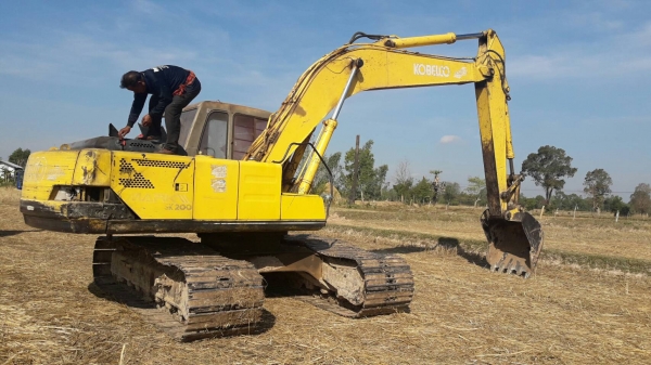 ขายด่วนSK200-3เก่งเทา ไฟฟ้าเต็ม แอรหนาว เอกสารแจ้งจำหน่ายจากอริยะ สภาพดี สวยเดิม ไม่เคยทำสี ซีเรี่ยลสูง