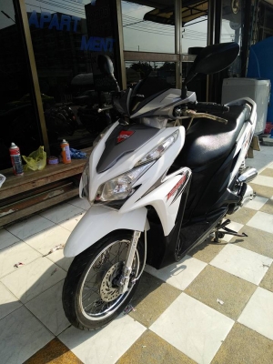 Click 125 i รุ่น tune up สีขาวเทา ปี 2555 รถสวย ขับดีมาก หัวฉีดประหยัดน้ำมัน Click 125 i รุ่น tune up สีขาวเทา ปี 2555 รถสวย ขับดีมาก หัวฉีดประหยัดน้ำมัน