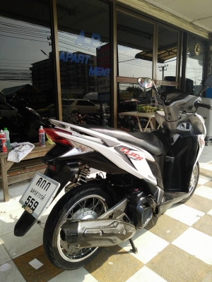 Click 125 i รุ่น tune up สีขาวเทา ปี 2555 รถสวย ขับดีมาก หัวฉีดประหยัดน้ำมัน Click 125 i รุ่น tune up สีขาวเทา ปี 2555 รถสวย ขับดีมาก หัวฉีดประหยัดน้ำมัน