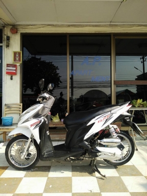 Click 125 i รุ่น tune up สีขาวเทา ปี 2555 รถสวย ขับดีมาก หัวฉีดประหยัดน้ำมัน Click 125 i รุ่น tune up สีขาวเทา ปี 2555 รถสวย ขับดีมาก หัวฉีดประหยัดน้ำมัน