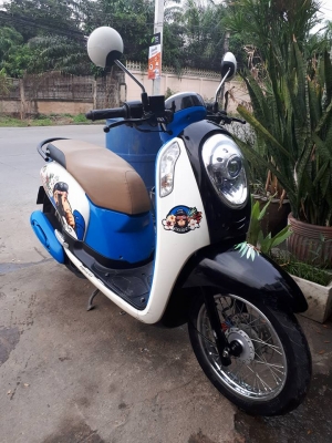 All New Honda Scoopy i สีขาวน้ำเงิน ปี 2556 ลาย Monkey DO รถสวยๆ ขี่ดี หัวฉีดรุ่นใหม่