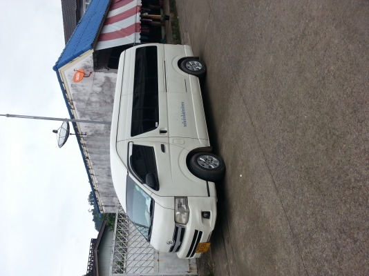 ขายรถตู้โตโยต้าราคา460000บาทจัดแนนท์ได้350000บาทโทร0643130366