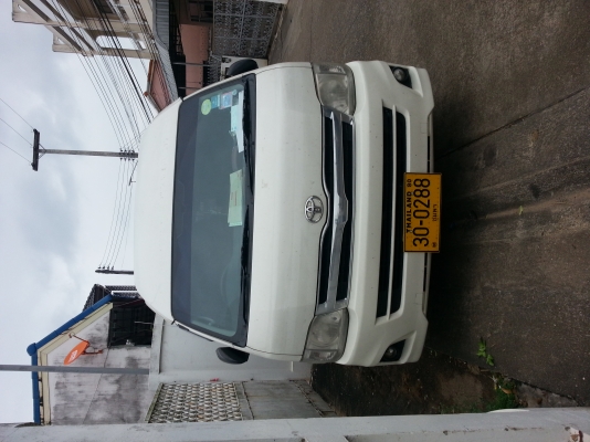 ขายรถตู้โตโยต้าราคา460000บาทจัดแนนท์ได้350000บาทโทร0643130366