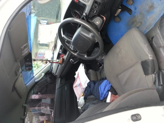 ขายรถตู้โตโยต้าราคา460000บาทจัดแนนท์ได้350000บาทโทร0643130366