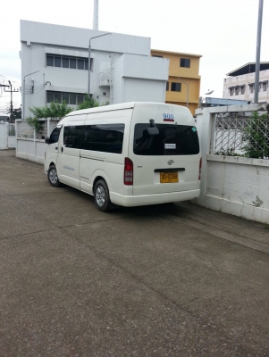 ขายรถตู้โตโยต้าราคา460000บาทจัดแนนท์ได้350000บาทโทร0643130366