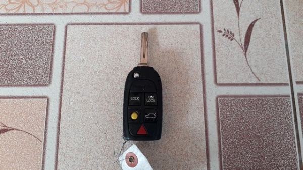 กุญแจรีโมท ของรถ VOLVO V70 แท้