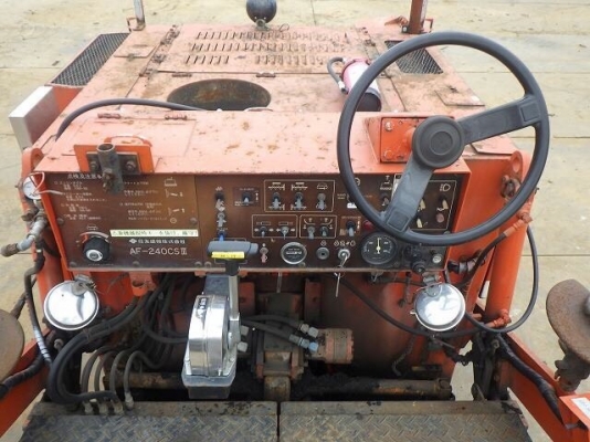 รถปูยาง SUMITOMO  ขนาด 2.5 เมตรเครื่อง ISUZU  FROM JAPAN พร้อมใช้งาน ติดต่อ 063-9316985 ID LINE : 0639316985 ครับ