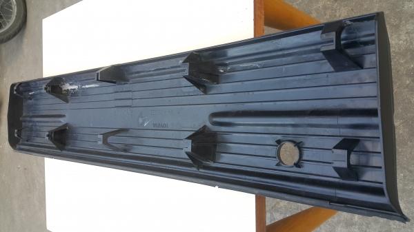 แผงท้ายสีดำ Toyota สามห่วง แผงท้ายสีดำ Toyota สามห่วง