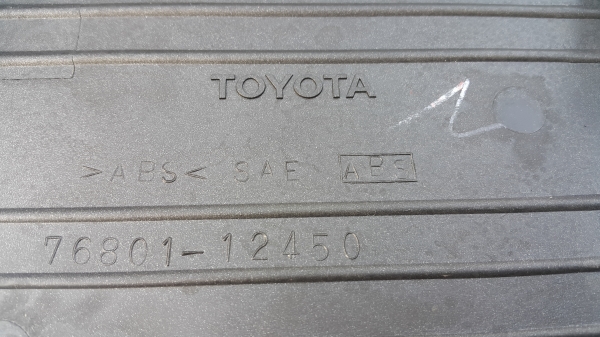 แผงท้ายสีดำ Toyota สามห่วง แผงท้ายสีดำ Toyota สามห่วง