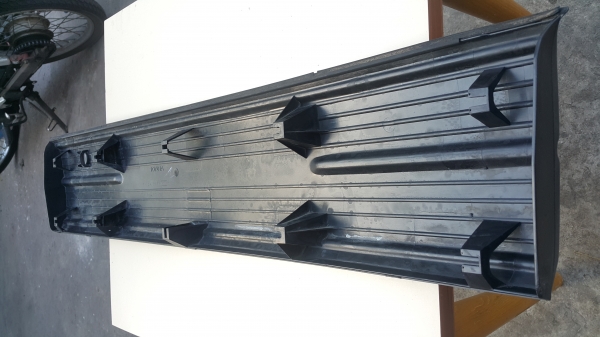 แผงท้ายสีดำ Toyota สามห่วง แผงท้ายสีดำ Toyota สามห่วง