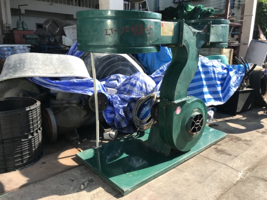 ขายโบวเวอร์ดูดฝุ่นพร้อมแท่นใส่ถุงเก็บ(ไม่มีถุง) ขนาด 5.5HP. 2800rpm. 380V made in China สภาพสวยดูดแรง พร้อมใช้งาน ขายถูกครับ