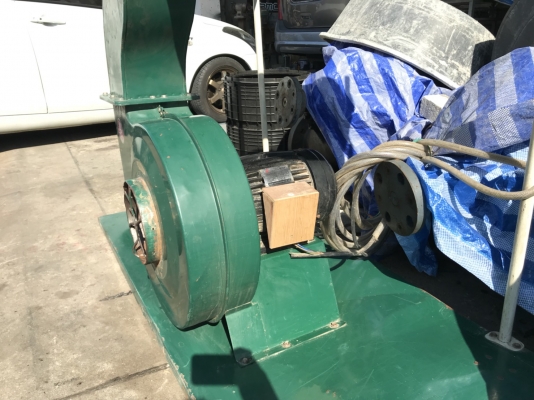 ขายโบวเวอร์ดูดฝุ่นพร้อมแท่นใส่ถุงเก็บ(ไม่มีถุง) ขนาด 5.5HP. 2800rpm. 380V made in China สภาพสวยดูดแรง พร้อมใช้งาน ขายถูกครับ