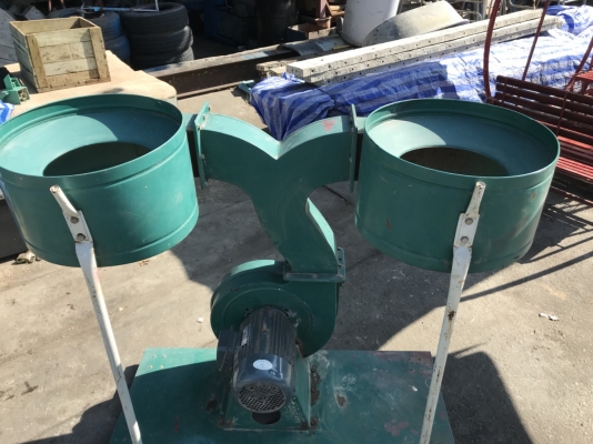 ขายโบวเวอร์ดูดฝุ่นพร้อมแท่นใส่ถุงเก็บ(ไม่มีถุง) ขนาด 4HP. 2800rpm. 380V made in China สภาพสวยดูดแรง พร้อมใช้งาน