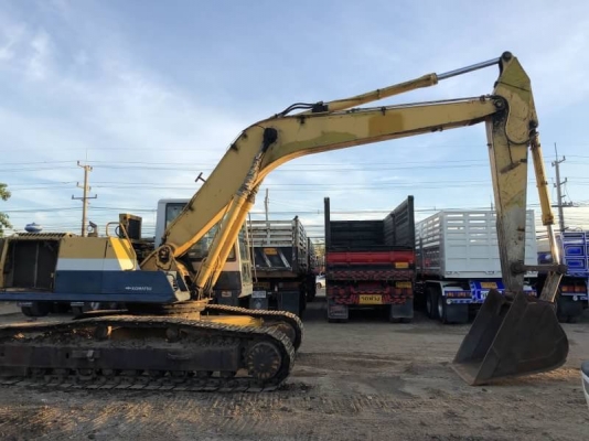 ขาย 695,000 KOMATSU PC200-5 LC สภาพ เก่านอก 2 ปี เครื่องดีปั้มแรง. โซน่า เอวแน่น. แอร์เย็น คอนโทนสั้น ไฟฟ้าครบ เอกสารเล่มทะเบียน  รถอยู่  นครปฐม  090-772-3710 090-772-3708