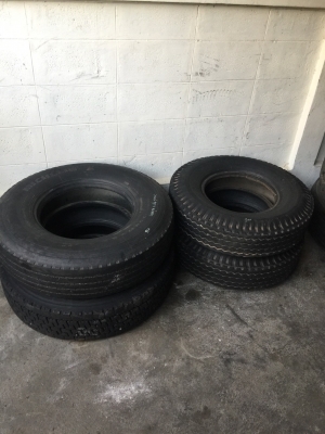 ขายยาง6ล้อยาง700บาทโทร0643130366