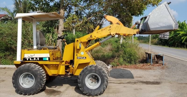 ขายด่วนรถยกตักเอวอ่อนTCMHL810Aตักยก2.5ตันยกสูง3เมตรรถขับเคลื่อน4ล้อเกียร์ท็อกโลฮายรถนอกเพื่งนำเข้ามายังไม่เคยใช้งานในเมืองไทยเลย