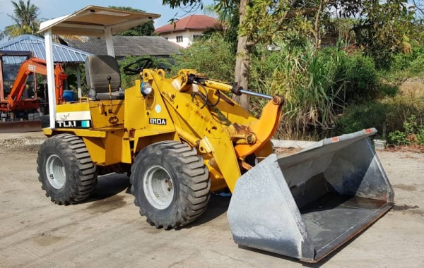 ขายด่วนรถยกตักเอวอ่อนTCMHL810Aตักยก2.5ตันยกสูง3เมตรรถขับเคลื่อน4ล้อเกียร์ท็อกโลฮายรถนอกเพื่งนำเข้ามายังไม่เคยใช้งานในเมืองไทยเลย