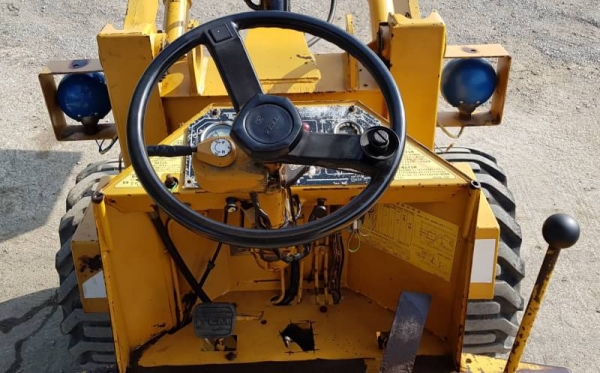 ขายด่วนรถยกตักเอวอ่อนTCMHL810Aตักยก2.5ตันยกสูง3เมตรรถขับเคลื่อน4ล้อเกียร์ท็อกโลฮายรถนอกเพื่งนำเข้ามายังไม่เคยใช้งานในเมืองไทยเลย