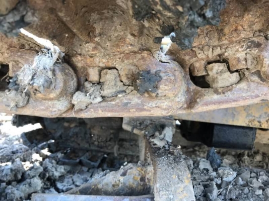 ขาย 155,000 บาท KOMATSU D20PL-5 ตีนเป็ด แผ่น 80 ชม เครื่องดี เกียร์แรง โช่หนา เอกสารชื้อขาย   รถอยู่ จ. นครปฐม โทร 0610710295