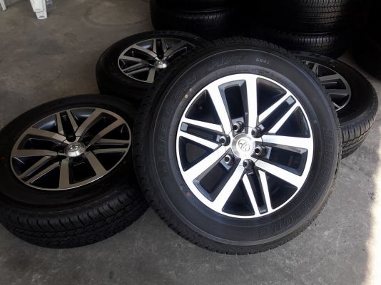 ขายล้อแม็กป้ายแดง fortuner 18" พร้อมยางปี17 สนใจติดต่อร้าน ก.เจริญการยางครับ 081-3747940