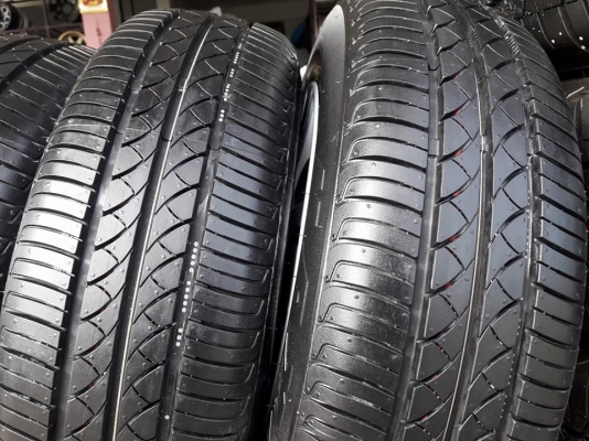 ขายล้อเหล็กป้ายแดง jazz 15" 4รู 100 พร้อมยางปี17 สนใจติดต่อร้าน ก.เจริญการยางครับ 081-3747940