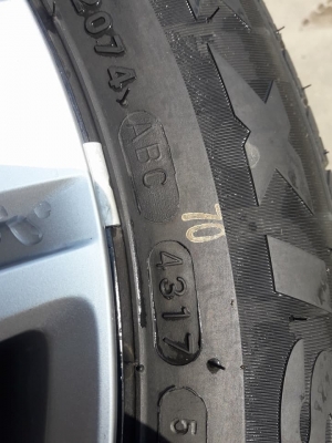 ขายล้อเหล็กป้ายแดง jazz 15" 4รู 100 พร้อมยางปี17 สนใจติดต่อร้าน ก.เจริญการยางครับ 081-3747940