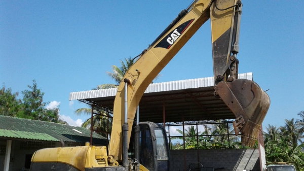 ขาย CAT320C เอกสารอินวอยซ์  ไฟฟ้าเต็ม✔️ เอวแน่น✔️  โซ่สวย✔️ ติใบ เครื่องดี ปั้มแรงดีไม่โหลด ราคา 780,000 ไม่ลด 091-0206555 อยู่นครปฐมครับ