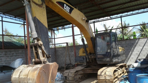 ขาย CAT320C เอกสารอินวอยซ์  ไฟฟ้าเต็ม✔️ เอวแน่น✔️  โซ่สวย✔️ ติใบ เครื่องดี ปั้มแรงดีไม่โหลด ราคา 780,000 ไม่ลด 091-0206555 อยู่นครปฐมครับ