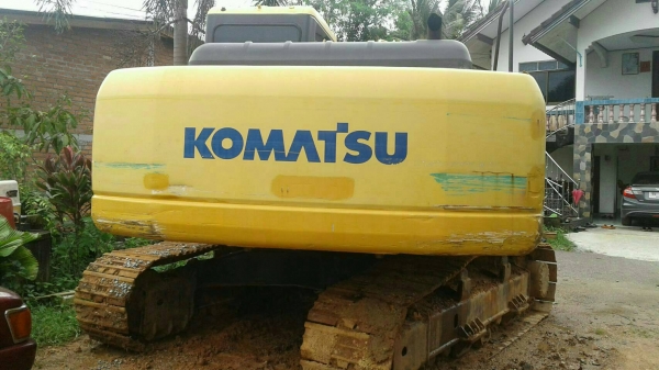 ขายรถแบคโฮ KOMATSU PC200-7 เอกสารเล่มปี 2008 ราคา 1250000