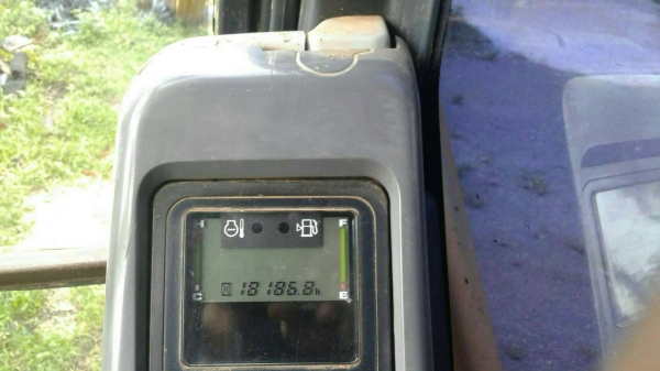 ขายรถแบคโฮ KOMATSU PC200-7 เอกสารเล่มปี 2008 ราคา 1250000