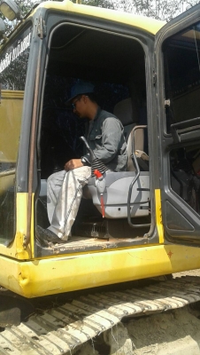 ขายรถแบคโฮ KOMATSU PC200-7 เอกสารเล่มปี 2008 ราคา 1250000