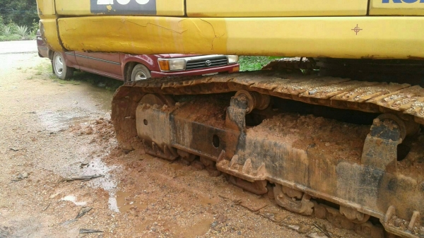 ขายรถแบคโฮ KOMATSU PC200-7 เอกสารเล่มปี 2008 ราคา 1250000