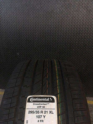 CONTINENTAL CrossContact UHP NO 295/35R21 เส้นละ 9,000 บาท CONTINENTAL CrossContact UHP NO 295/35R21 เส้นละ 9,000 บาท