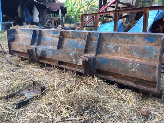ขายอุปกรณ์ดันหน้า รถไถฟอร์ด ของสมบูรณ์แทรกเตอร์ ตามภาพที่ปรากฏ ด่วน