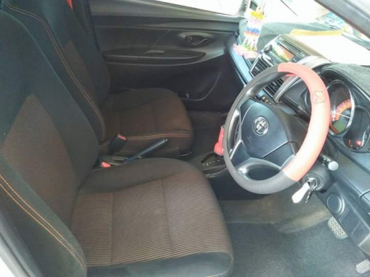 ขายด่วนรถเก๋ง Toyota Yaris ขายด่วนรถเก๋ง Toyota Yaris