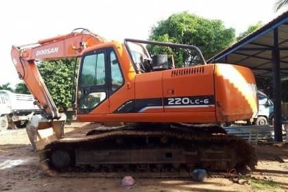 ขาย 995,000 บาท Doosan 220 LC-6 ทำงาน 11,xxx ชม เครื่องดี ปั้มแรง โช่หนา เอวใหม่ ไฟฟ้าสมบูรณ์/ ช่วงล่างเต็ม/ เอกสารเล่มพร้อมโอน  รถอยู่ กทม โทร0610710295