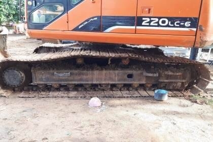 ขาย 995,000 บาท Doosan 220 LC-6 ทำงาน 11,xxx ชม เครื่องดี ปั้มแรง โช่หนา เอวใหม่ ไฟฟ้าสมบูรณ์/ ช่วงล่างเต็ม/ เอกสารเล่มพร้อมโอน  รถอยู่ กทม โทร0610710295