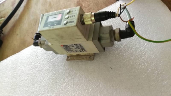 700 บ.ส่งถึงบ้านฟรีโทร 083-2000058 LINE ID: line832923 FLOW SWITCH อุปกรณ์วัดอัตราการไหลของลมยี่ห้อS