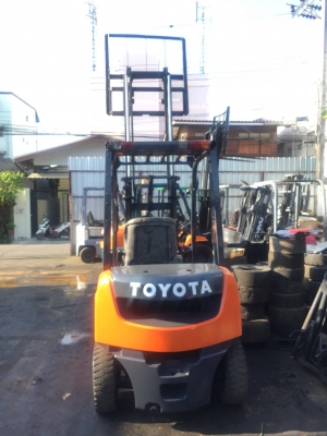 +++ ขายโฟล์คลิฟท์  TOYOTA 8FD20  ขนาด  2  ตัน  เครื่องยนต์ดีเซล  เสา 3  เมตร  เกียร์ธรรมดา  ยางตันครับ