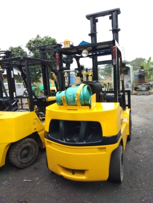 +++ ขายโฟล์คลิฟท์ SUMITOMO FG30  ขนาด  3  ตัน  เครื่องยนต์เบนซิน แกีศ  เสา  5  เมตร  เกียร์ออโตเมติค  ยางตันครับ