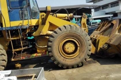 ขาย 950,000 บาท KOMATSU. WA400-1 เครื่องดี เกียร์ดี ระบบพร้อมใช้ เอกสารชื้อขาย   รถอยู่ กทม โทร 0610710295