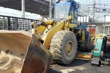ขาย 950,000 บาท KOMATSU. WA400-1 เครื่องดี เกียร์ดี ระบบพร้อมใช้ เอกสารชื้อขาย   รถอยู่ กทม โทร 0610710295
