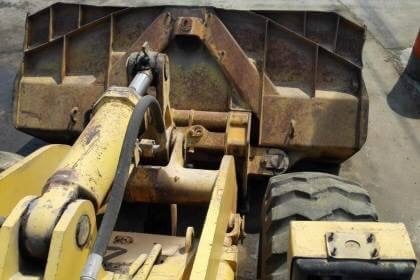 ขาย 950,000 บาท KOMATSU. WA400-1 เครื่องดี เกียร์ดี ระบบพร้อมใช้ เอกสารชื้อขาย   รถอยู่ กทม โทร 0610710295