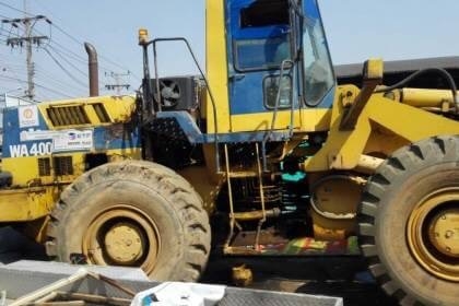 ขาย 950,000 บาท KOMATSU. WA400-1 เครื่องดี เกียร์ดี ระบบพร้อมใช้ เอกสารชื้อขาย   รถอยู่ กทม โทร 0610710295