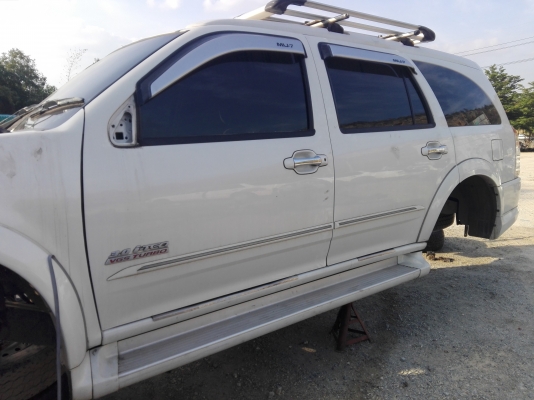 ประตูหน้า และ ประตูหลัง MU7 (รถโดนชนด้านขวา)