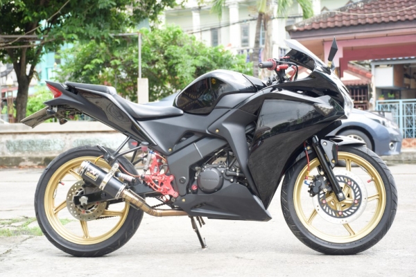 Cbr 150i 2015 วิ่ง9000โล รถบ้านมือเดียว สด-ผ่อน รูดบัตรได้