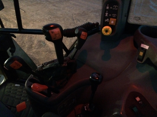 NEW HOLLAND TS90 แอร์เย็น ภายในสวย ใช้งานดี ขับสบาย NEW HOLLAND TS90 แอร์เย็น ภายในสวย ใช้งานดี ขับสบาย