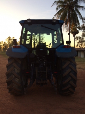 NEW HOLLAND TS90 แอร์เย็น ภายในสวย ใช้งานดี ขับสบาย NEW HOLLAND TS90 แอร์เย็น ภายในสวย ใช้งานดี ขับสบาย