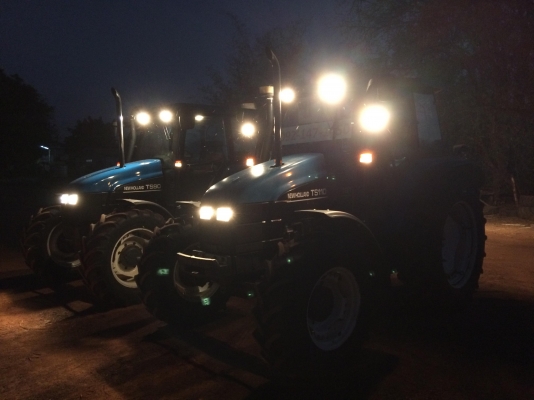 NEW HOLLAND TS110 แอร์เย็น เพลงเพราะ ภายในสวย ใช้งานดี ขับสบาย NEW HOLLAND TS110 แอร์เย็น เพลงเพราะ ภายในสวย ใช้งานดี ขับสบาย